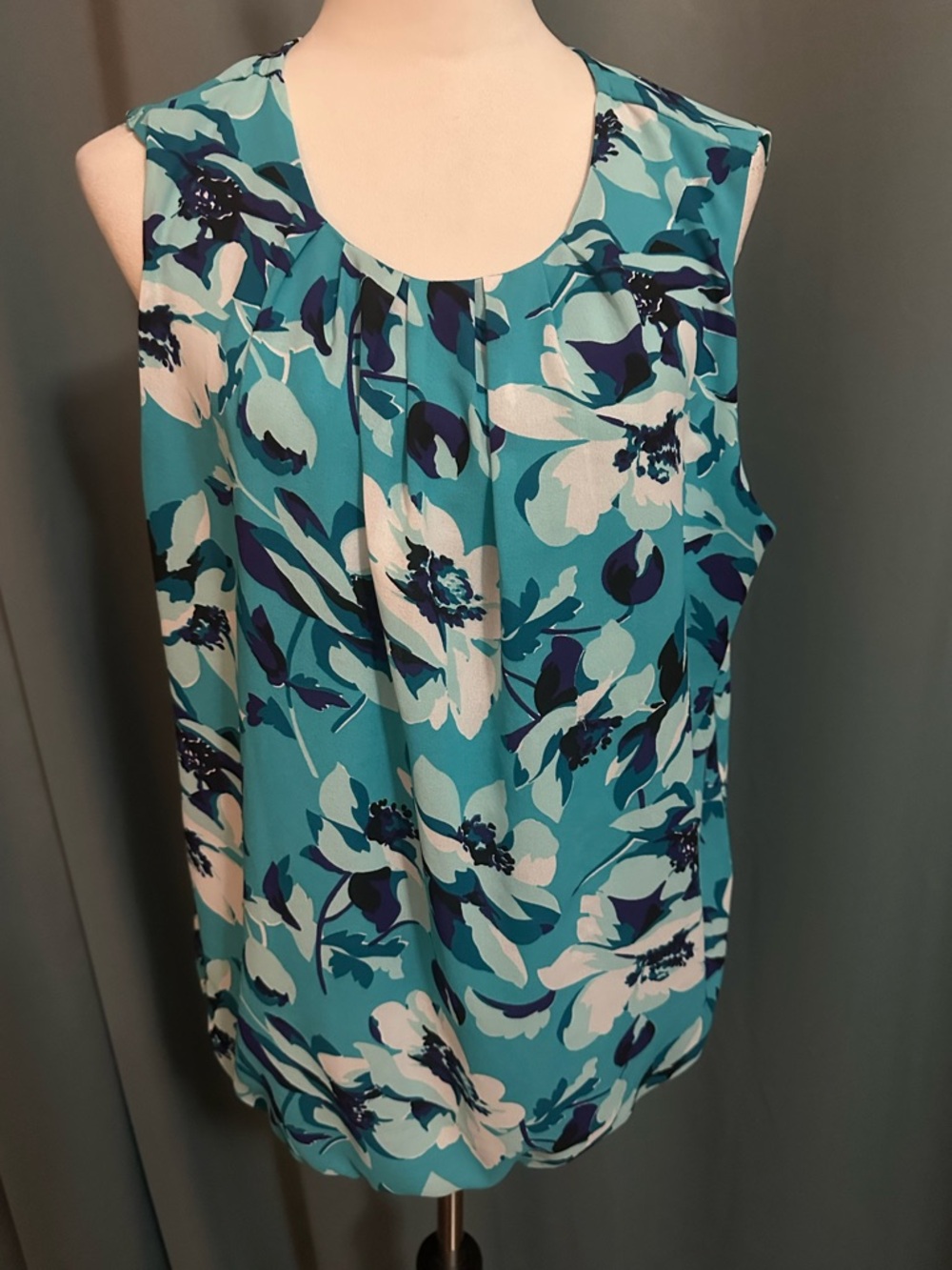 Liz Claiborne Career Blouse XL Teal Floral Sleeveless Pleated Front Keyhole Back